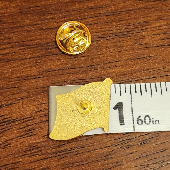 American Flag Pins - Set of 2 - Picture 3 of 4